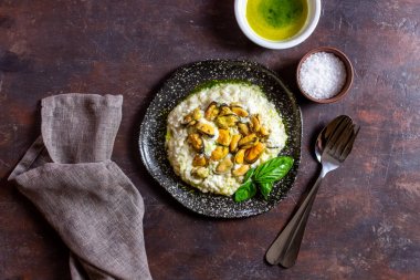 Midyeli Risotto. İtalyan mutfağı. Doğru beslenme. Vejetaryen yemekler.