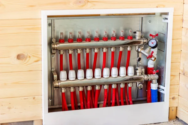 Sıcak zemin için ısıtma sistemi. Ev ve daire inşaatı.