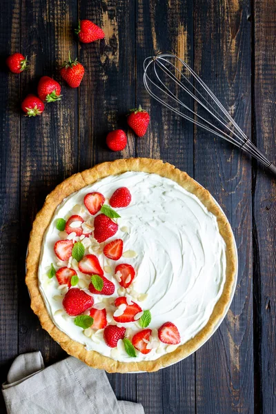 Tarta Fresa Con Queso Mascarpone Almendras Menta Tarta Tarta Queso — Foto de Stock