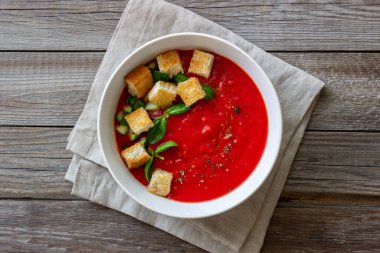İspanyol domates çorbası. Sağlıklı beslenme. Diyet vejetaryen yemekleri.
