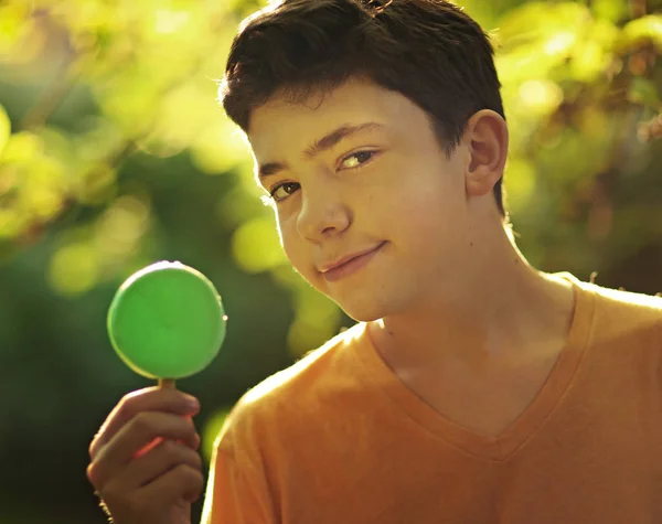 Handsome teenager boy with pistachio mint eskimo ice cream — Stock Photo, Image