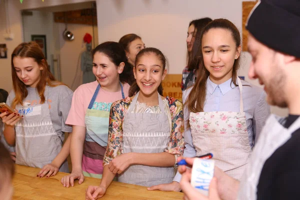 Moscú Rusia Noviembre 2017 Niños Adolescentes Identificados Cocinando Pasta Clase — Foto de Stock