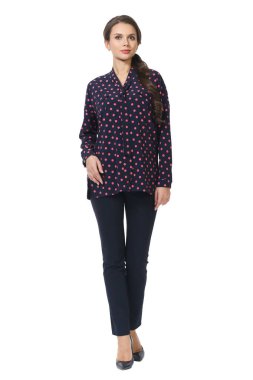 Genç beyaz iş kadın yürütme rahat puantiyeli mor bluz ve ekose desenli pantolon yüksek topuklu stiletto Ayakkabı tam vücut uzunluğu üzerinde beyaz izole poz