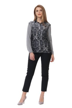 sarışın kadın çift uzun kollu poz bluz ve kot yüksek topuklu stiletto Ayakkabı tam vücut uzunluğu üzerinde beyaz izole yazdırma