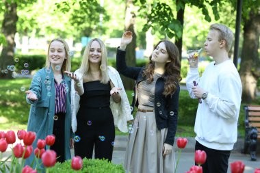 Moskova, Rusya, 22 Mayıs 2019: Okul öğrencileri ciddi bir şekilde katılıyor 