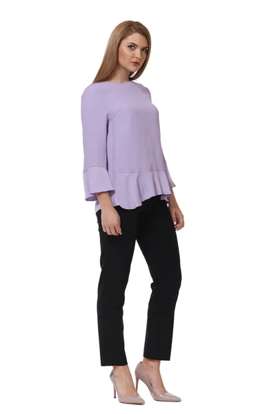 Geschäftsfrau in schwarzer offizieller Hose violette Bluse und Stil — Stockfoto