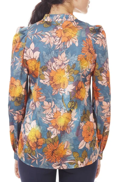 Blusa de manga larga estampada floral oficial en modelo cortado de cerca —  Fotos de Stock