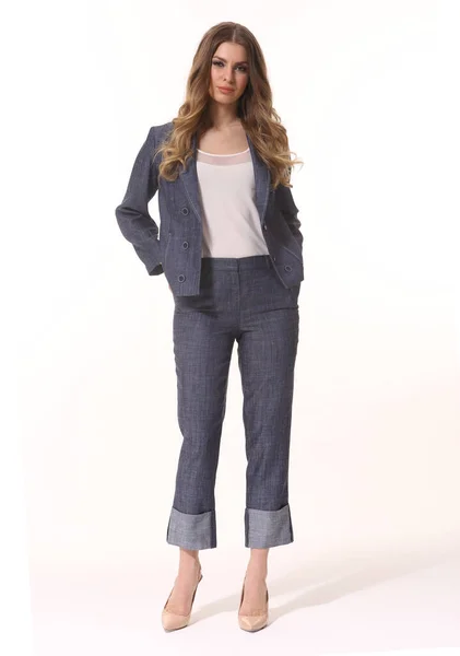 Biznes Kobieta Wykonawczy Pozowanie Dżinsy Garnitur Kurtka Spodnie Pełna Długość — Zdjęcie stockowe