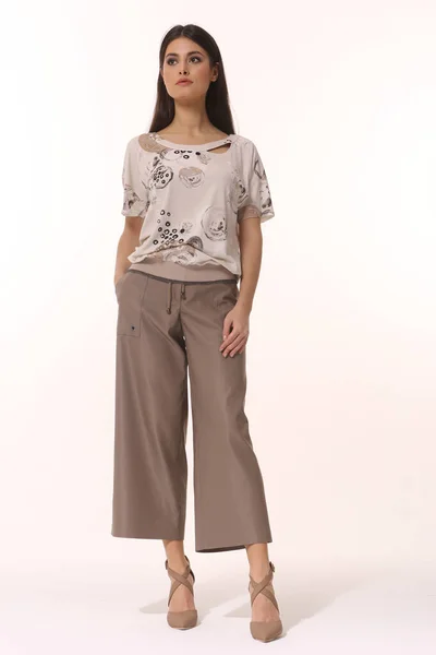 Mujer Negocios India Posando Ejecutiva Pantalones Culottes Oficiales Blusa Impresa —  Fotos de Stock