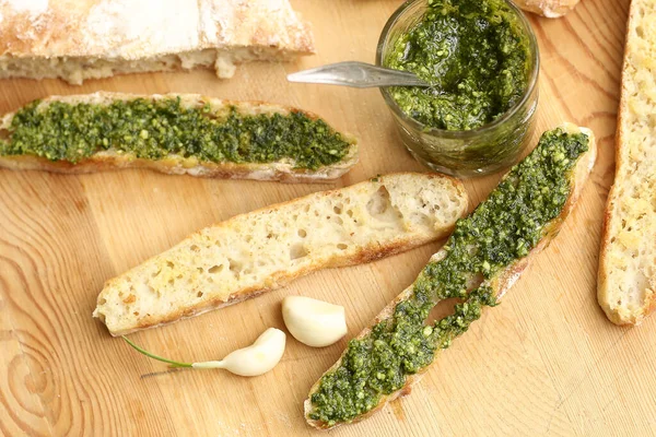 Salsa Pesto Rebanadas Tostado Italiano Ciabatta Pan Para Cocinar Sándwiches —  Fotos de Stock