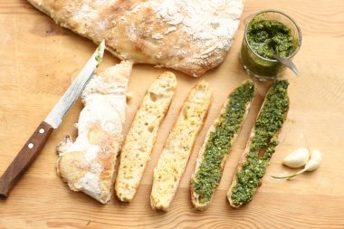  Pesto sosu, Meksika usulü kızarmış İtalyan ciabatta ekmeği, bruschetta sandviçi pişirmek için.