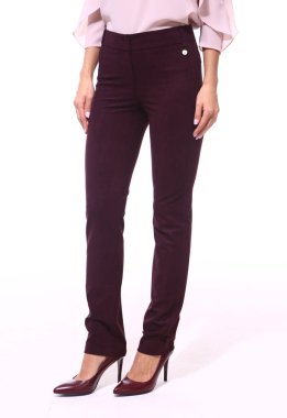 resmi resmi kısa pantalon manken bacakları, yüksek topuklu ayakkabılar kapalı fotoğraf izole beyaz