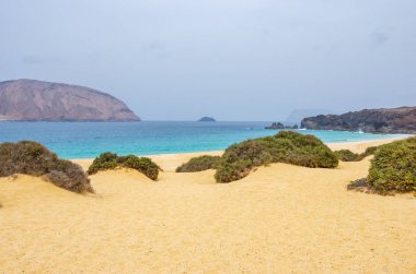La Graciosa adasında plaj Playa de las Conchas Manzara