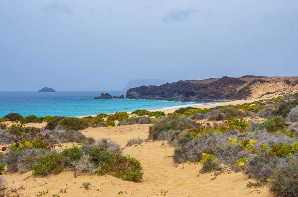 Landschap van het strand Playa de las Conchas op het eiland La Graciosa — Stockfoto