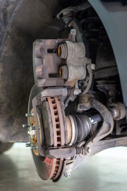 Fren diskinin ve fren kaliperinin görüntüsü