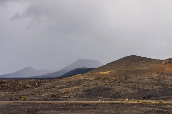 Landschap van een storm over de vulkanen van Timanfaya — Stockfoto