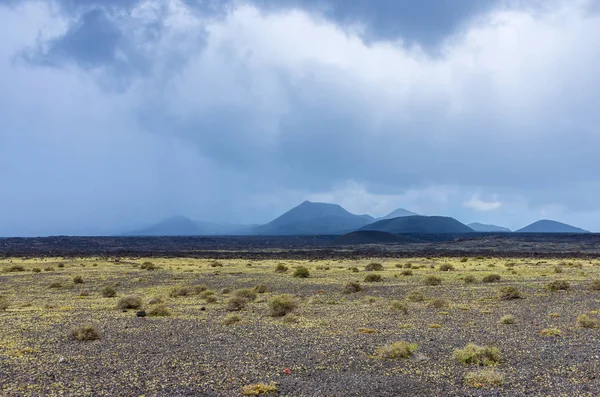 Táj a vihar alatt a vulkánok a Timanfaya — Stock Fotó