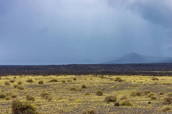 Táj a vihar alatt a vulkánok a Timanfaya — Stock Fotó