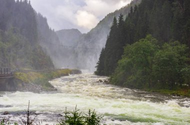 Norveç'te Latefossen Şelalesi