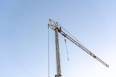 Kırsalda yüksek voltaj Kulesi