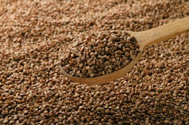 Tahta kaşıkta karabuğday