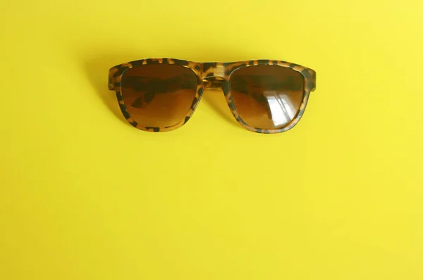 Fashionable animal print sunglasses on yellow background — Stock Photo, Image