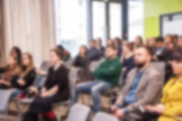 Suddigt affärs seminarium möte i konferenssalen. Defokuserade människor — Stockfoto