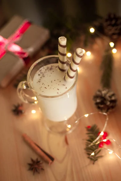 Traditional Christmas drink eggnog with candies and spices. Selective focus. — Stock Photo, Image