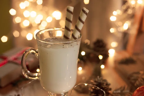 Traditional Christmas drink eggnog with candies and spices. Selective focus. — Stock Photo, Image