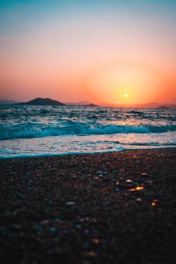 Denizin Üzerinde Gün Doğumu.