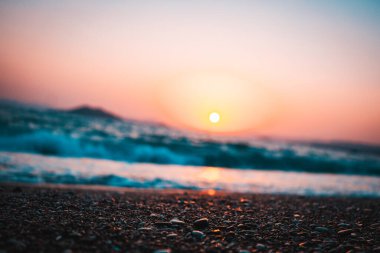 Sahilde güzel bir gün batımı