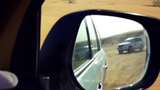 Tourist trip in exciting tours of the sand dunes of Dubai. — Stock Video