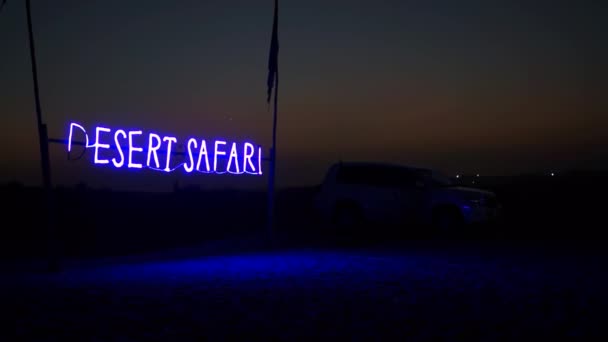 Safari dans le désert. Dunes de sable au coucher du soleil. Dubaï . — Video