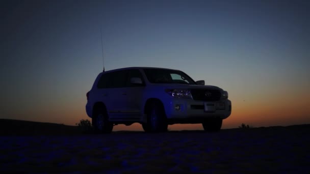 Safari car at the sunset in desert of Dubai. — Stock Video