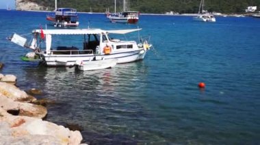 Kemer'de Deniz, Türkiye. Denizde Yat.