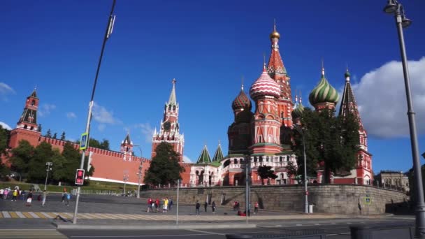 El Kremlin de Moscú en un día soleado. Rusia, Plaza Roja . — Vídeos de Stock