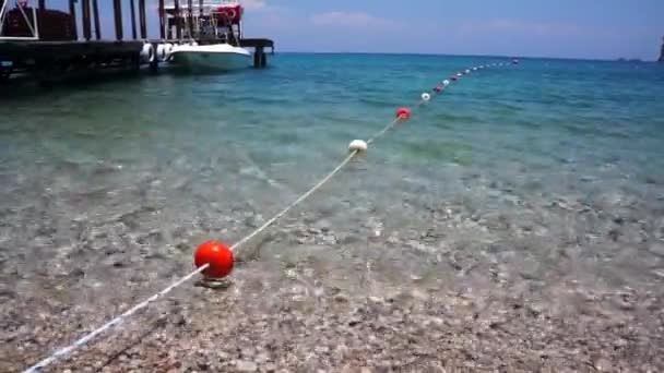 トルコの桟橋を持つミデターニア海のビーチ — ストック動画