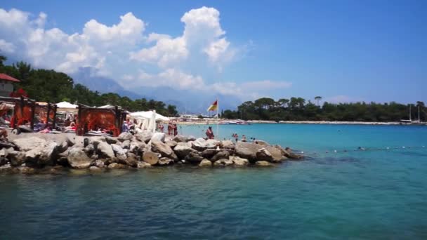 Praia do Mar Mideteriano na Turquia . — Vídeo de Stock