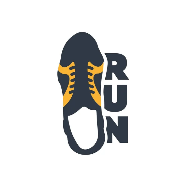 Biegać maraton. Sport lub Running Club kolorowe logo z trampki. — Wektor stockowy