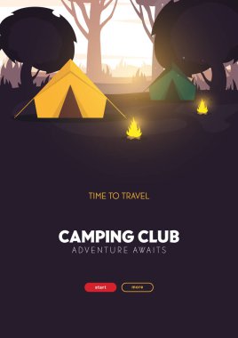 Yaz kampı. Seyahat ve macera. Ormanda gün batımı. Tırmanma, Trekking, Yürüyüş, Yürüyüş. Kamp ateşi doğa manzarası.