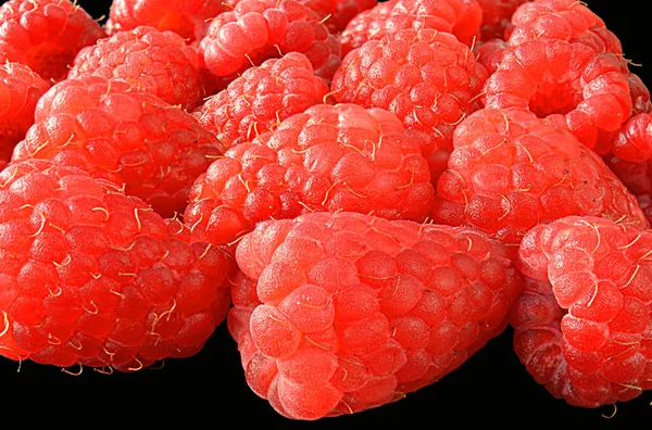 Fresh raspberries close-up on a black background. — Stock Photo, Image