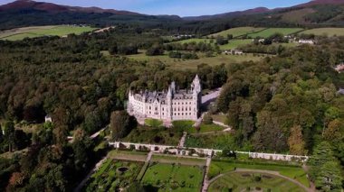 Dunrobin Kalesi, İskoçya 'da bulunan bir ortaçağ kalesidir..