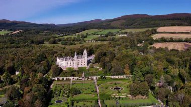 Dunrobin Kalesi, İskoçya 'da bulunan bir ortaçağ kalesidir..