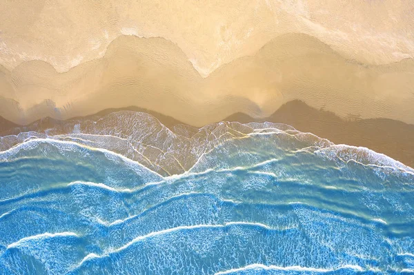 Vista Aerea Una Spiaggia Con Mare Azzurro Onde — Photo