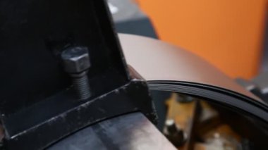 Metal basın makine sahneleri