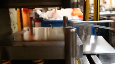 Metal basın makine sahneleri