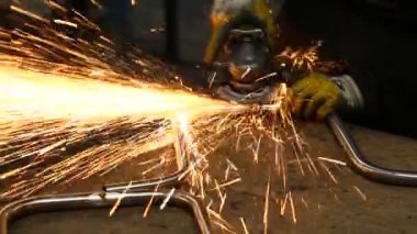 A renkli Sparks Metal taşlama makinesi