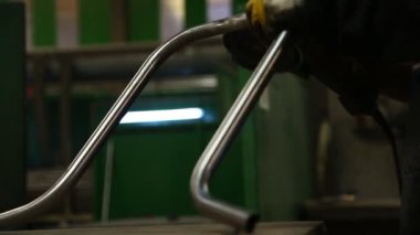 A renkli Sparks Metal taşlama makinesi