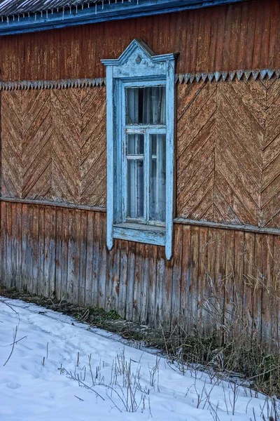 Vieille Fenêtre Bleue Sur Mur Bois Une Maison Rurale — Photo