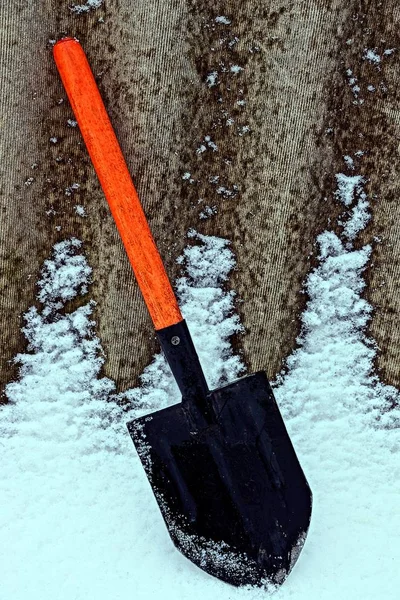 Schwarze Kleine Schaufel Draußen Schnee — Stockfoto